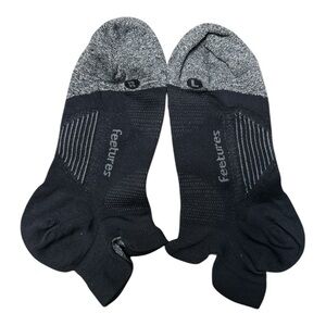 Feetures Elite Light Cushion Tab. 
Size: Medium - NWOT